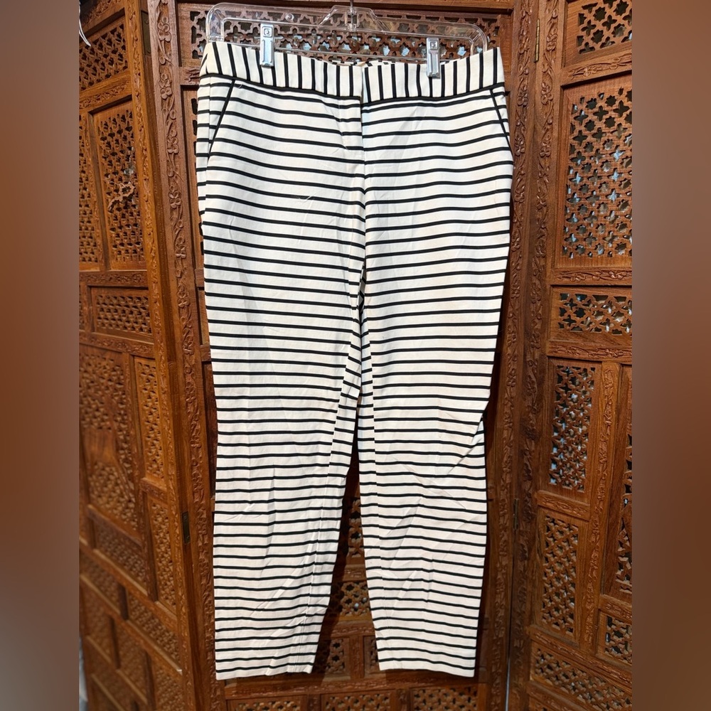 ✨ Express Columnist Black & White Striped Pants – Size 2R ✨